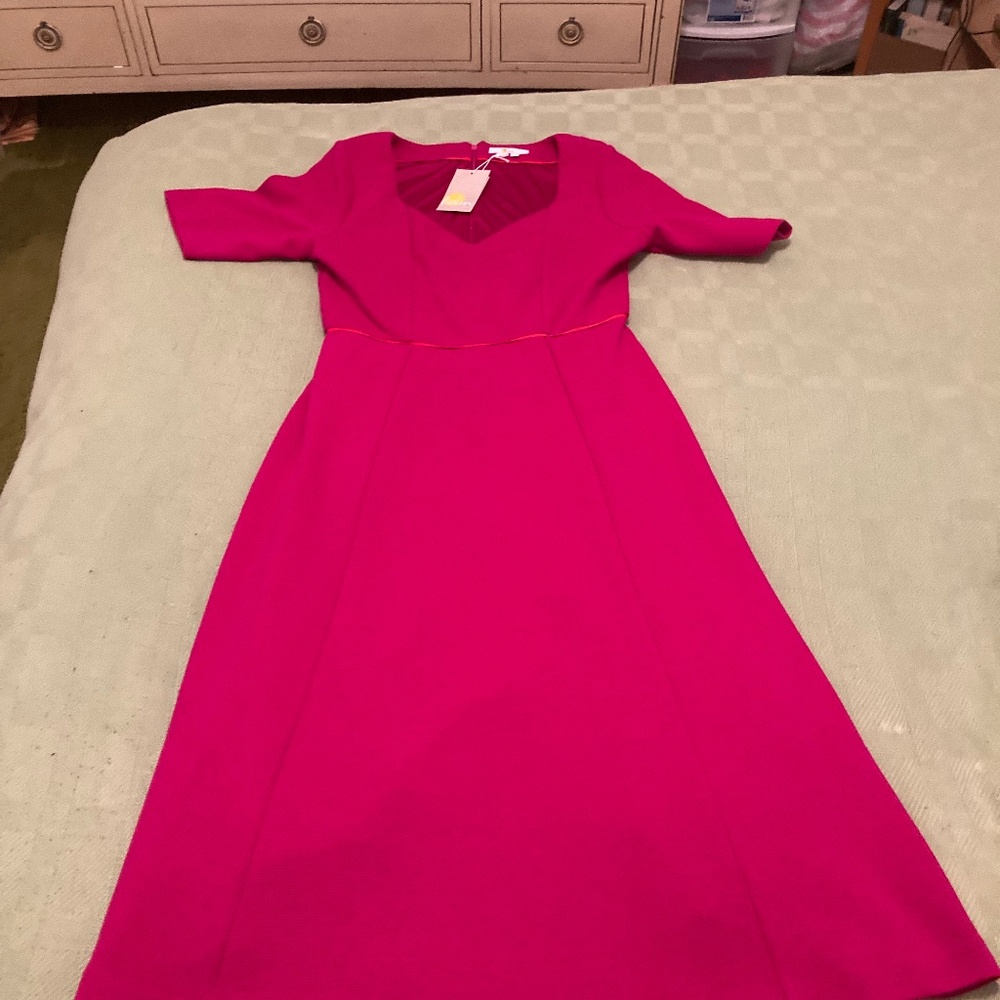 Short-sleeved red dress